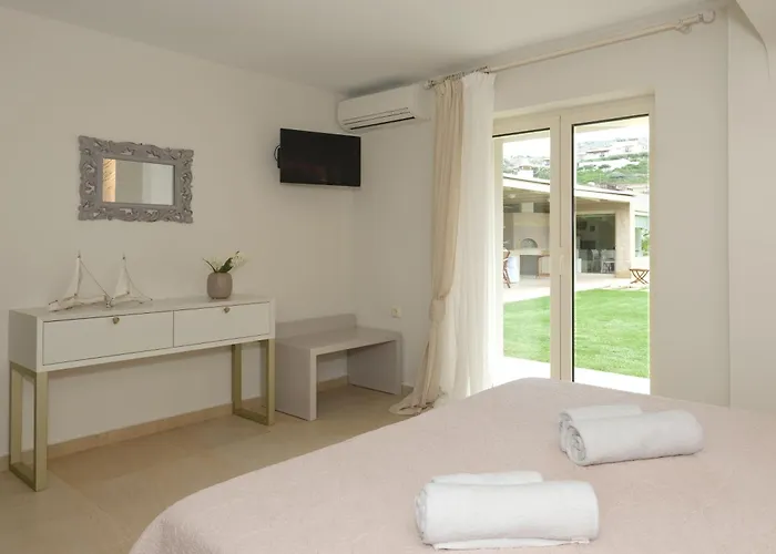 Hersonissos Beach Villa *