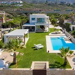 Βίλα - Your Seafront Retreat By Etouri *