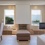 - Your Seafront Retreat By Etouri * Χερσόνησος