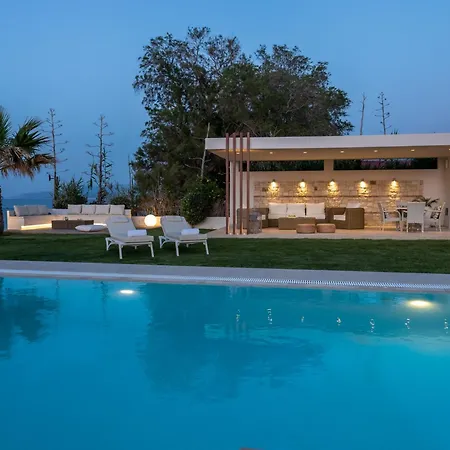 - Your Seafront Retreat By Etouri וילה הרסוניסוס