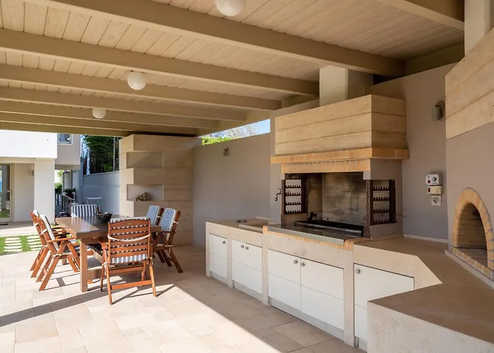 Hersonissos Beach Villa *